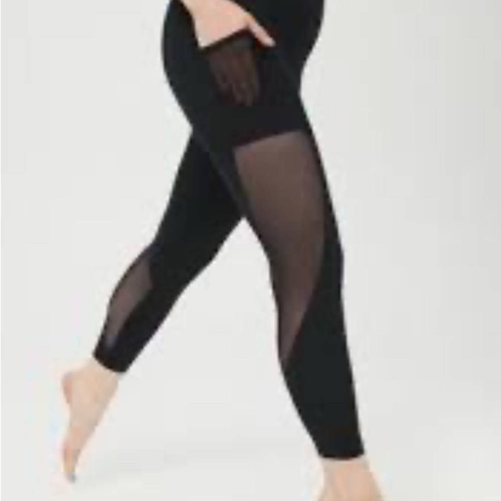 Offline by Aerie Black Goals 7/8 Hi Rise Leggings - Picture 2 of 5